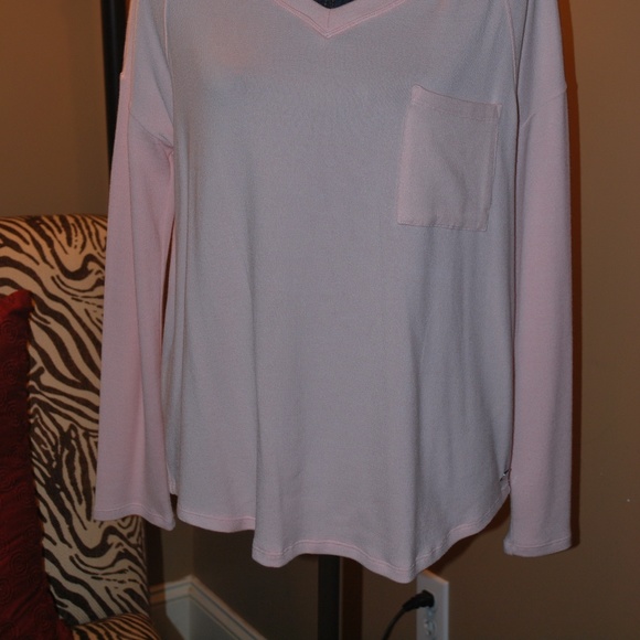 NWT Calvin Klein V Neck top with front pocket - Picture 3 of 5